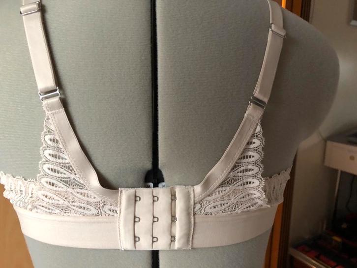 4 x Mooie BH - Nieuw! Truimph 75D, Kleding | Dames, Ondergoed en Lingerie, BH, Zwart, Ophalen of Verzenden
