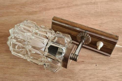 te koop: wandlamp met glazen kapje, retro vintage jaren 60, Huis en Inrichting, Lampen | Wandlampen, Gebruikt, Glas, Metaal, Ophalen of Verzenden