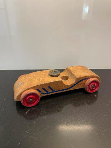 Oude Houten raceauto van JUMBO beschikbaar voor biedingen