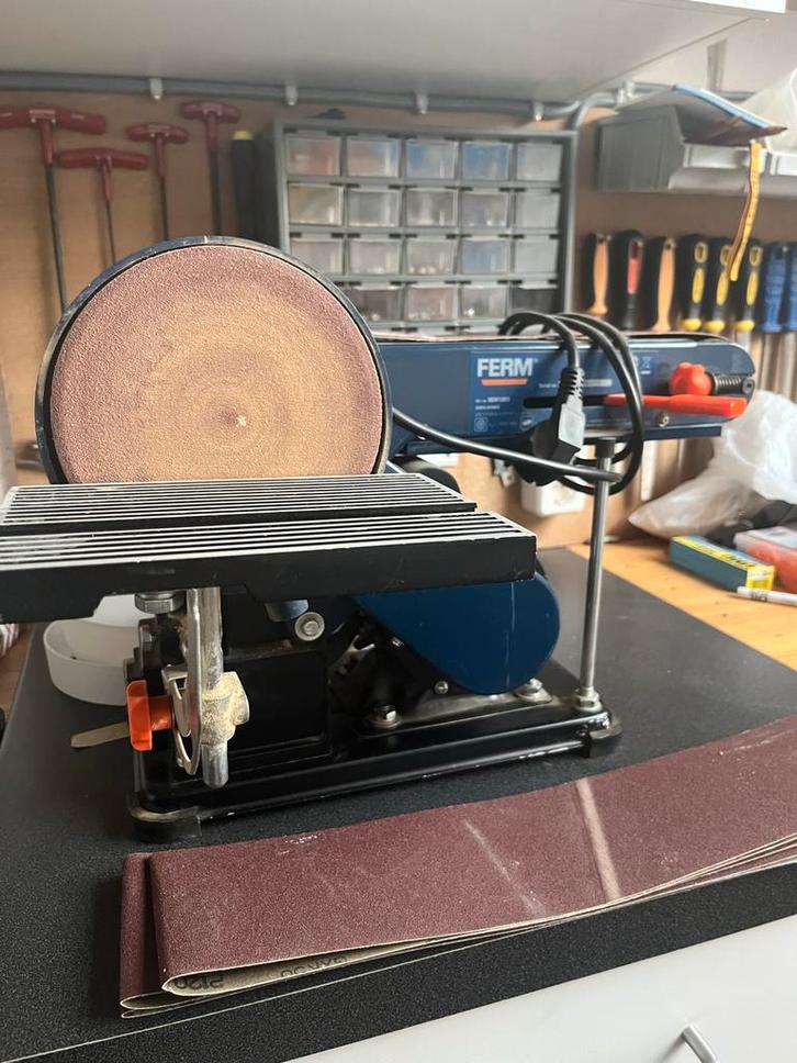 Ferm Bandschuurmachine - Zo Goed Als Nieuw!, Doe-het-zelf en Verbouw, Gereedschap | Schuurmachines, Zo goed als nieuw, Bandschuurmachine