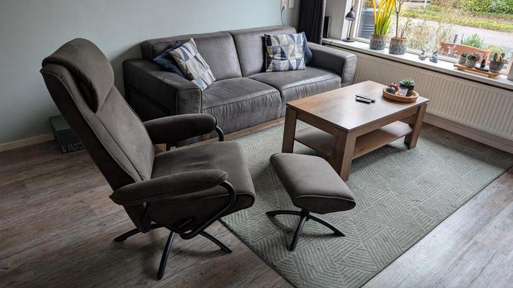 Leen Bakker Vincent Relaxfauteuil met Hocker, Huis en Inrichting, Fauteuils, Gebruikt, 50 tot 75 cm, Ophalen