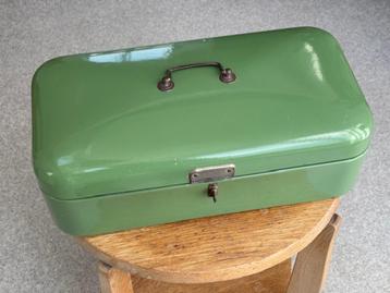 Emaille broodtrommel beschikbaar voor biedingen