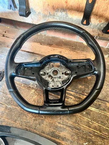 Stuur golf 7r incl zwarte trim beschikbaar voor biedingen