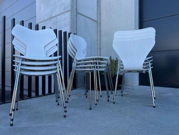 Fritz Hansen Arne Jacobsen grand prix, series 7, ant stoelen beschikbaar voor biedingen