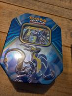 Pokemon tin, Hobby en Vrije tijd, Verzamelkaartspellen | Pokémon, Ophalen of Verzenden, Nieuw, Boosterbox, Foil