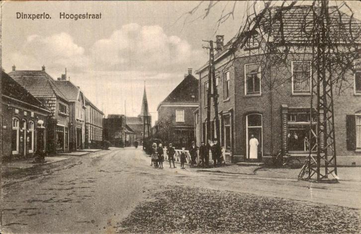 Dinxperlo - Hoogestraat - Straatzicht, Verzamelen, Ansichtkaarten | Nederland, Ongelopen, Gelderland, Voor 1920, Ophalen of Verzenden