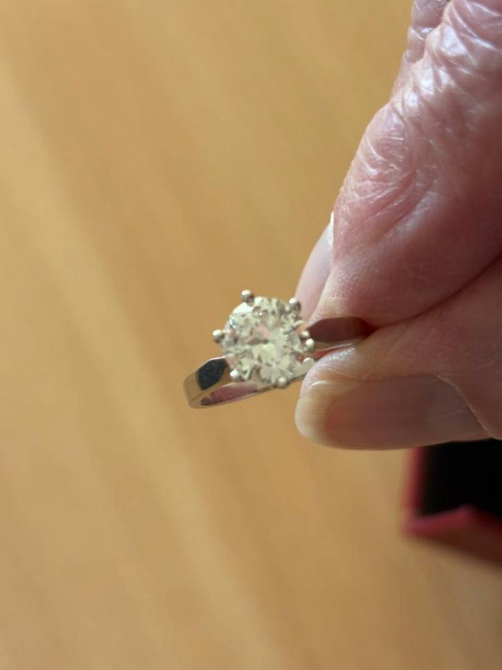 Wit gouden ring, Sieraden, Tassen en Uiterlijk, Ringen, Zo goed als nieuw, Dame, 17 tot 18, Wit, Goud, Ophalen of Verzenden