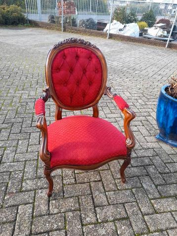 Mooie fauteuile opnieuw gestoffeerd  beschikbaar voor biedingen
