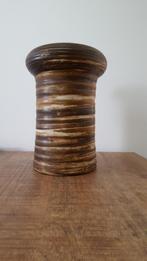 zware vaas bruintinten 25,5 cm., Huis en Inrichting, Woonaccessoires | Vazen, Overige kleuren, Aardewerk of Porselein, Ophalen of Verzenden