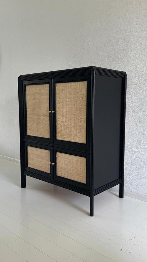 Zwarte tv-kast met webbing deuren, Huis en Inrichting, Kasten | Wandmeubels, Zo goed als nieuw, Minder dan 100 cm, 150 tot 200 cm