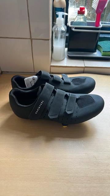 Wielrenschoenen maat 42 - inclusief shimano kliksysteem beschikbaar voor biedingen