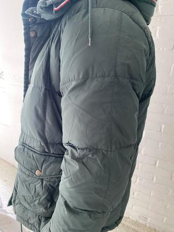 Moncler & Peuterey beschikbaar voor biedingen