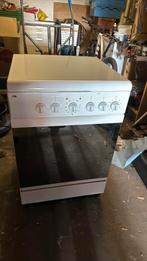 Etna fornuis met elektrische kookplaat en oven, Witgoed en Apparatuur, Fornuizen, Ophalen, 4 kookzones, Zo goed als nieuw, Vrijstaand