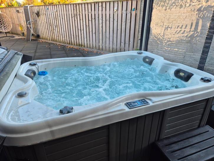 Passion spa renew (3 persoons jacuzzi), Tuin en Terras, Bubbelbaden en Hottubs, Zo goed als nieuw, Filter, Pomp, Ophalen of Verzenden
