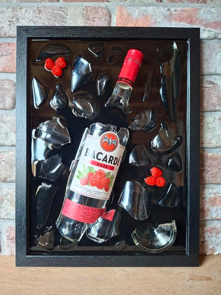 Bacardi Razz fles verwerkt in een lijst met Epoxy, Huis en Inrichting, Woonaccessoires | Lijsten, Nieuw, Minder dan 50 cm, Minder dan 50 cm