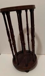 Oud houten paraplubak, Ophalen