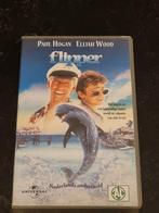 Flipper VHS - Paul Hogan, Elijah Wood, Alle leeftijden, Ophalen of Verzenden, Zo goed als nieuw, Actie en Avontuur