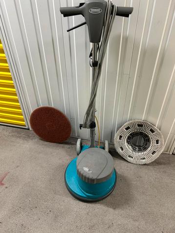 SCHROBMACHINE BOENMACHINE TENNANT F 12 DUO SPEED 2 TOEREN beschikbaar voor biedingen