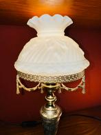 Antieke tafellamp met melkglazen kap, Ophalen