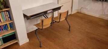 Vintage lessenaar/bureautje/schoolbank beschikbaar voor biedingen