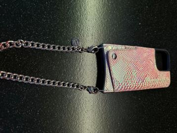 Stijlvol iPhone Hoesje met Ketting beschikbaar voor biedingen