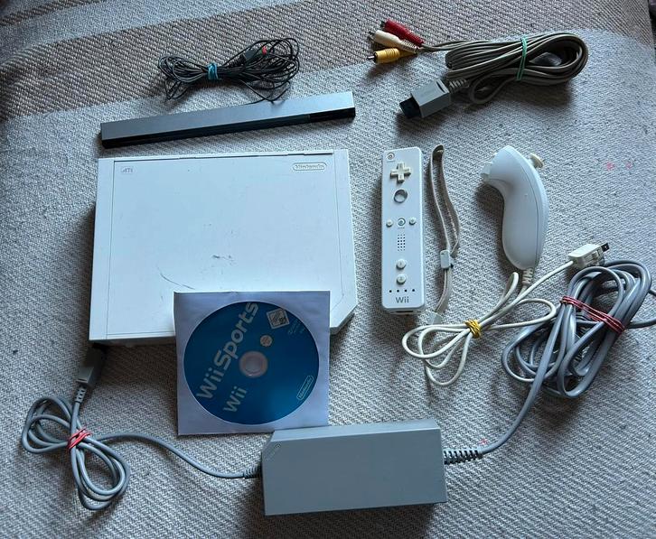 Nintendo Wii Set Wit met Wii Sports, Spelcomputers en Games, Spelcomputers | Nintendo Wii, Gebruikt, Met 1 controller, Met games