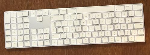 Apple Magic Keyboard met numeriek toetsenbord – Wit (QWERTY), Computers en Software, Toetsenborden, Zo goed als nieuw, Qwerty