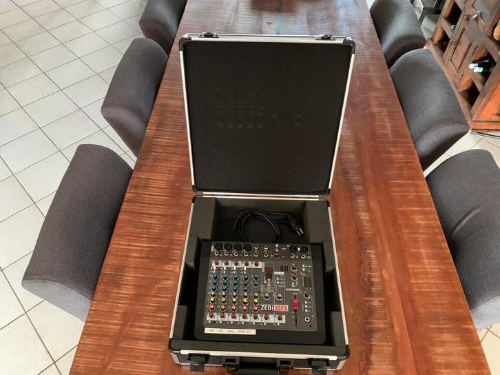 Zedi 10FX mengpaneel in nieuwe flightcase-case, Muziek en Instrumenten, Mengpanelen, Ophalen of Verzenden, Zo goed als nieuw