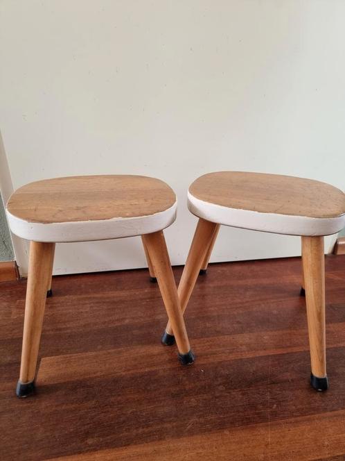 2 krukjes vintage kleuterstoel, Huis en Inrichting, Krukjes, Gebruikt, Hout, Ophalen