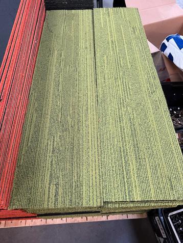 Tapijttegels groen 140 stuks (35m2) beschikbaar voor biedingen