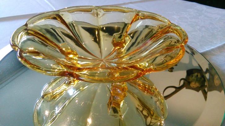 Art Deco glazen schaal glas amber persglas vintage Ø23cm, Antiek en Kunst, Antiek | Glas en Kristal, Ophalen of Verzenden