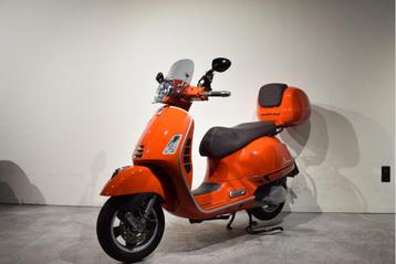Vespa GTS 300 HPE Arancio | 2022 | 2500km beschikbaar voor biedingen