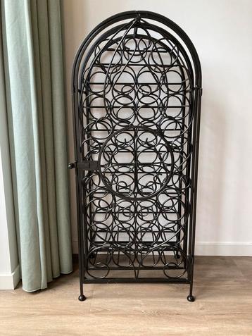 Gietijzeren wijnrek beschikbaar voor biedingen