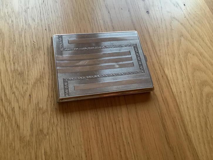 Antiek zilveren? Sigarettendoosje, Antiek en Kunst, Antiek | Goud en Zilver, Zilver, Ophalen of Verzenden