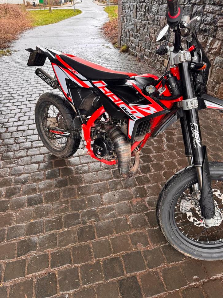 Beta RR 50 Track 2024 - Supermoto, Fietsen en Brommers, Brommers | Overige merken, Zo goed als nieuw, Maximaal 45 km/u, Ophalen of Verzenden