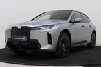 BMW iX xDrive45 M Sport / Panoramadak Sky Lounge / Trekhaak, Automaat, Zwart, IX, Leder
