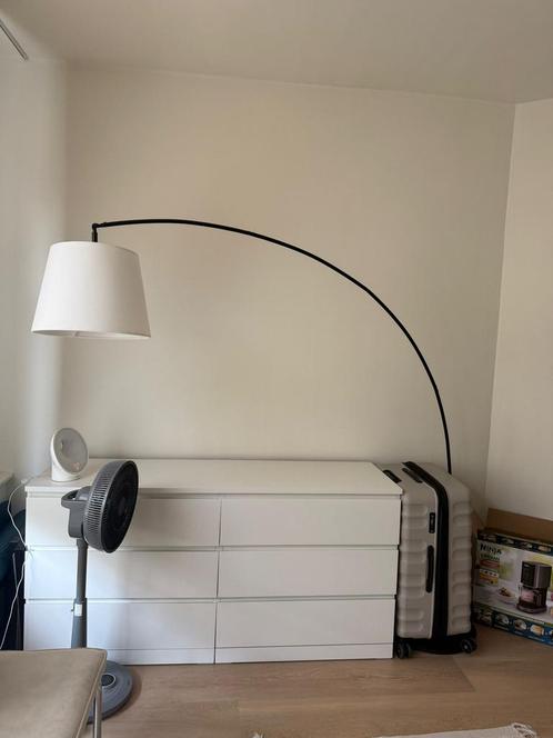 IKEA SKAFTET staande lamp – booglamp (zwart), Huis en Inrichting, Lampen | Vloerlampen, Zo goed als nieuw, Minder dan 100 cm, Ophalen