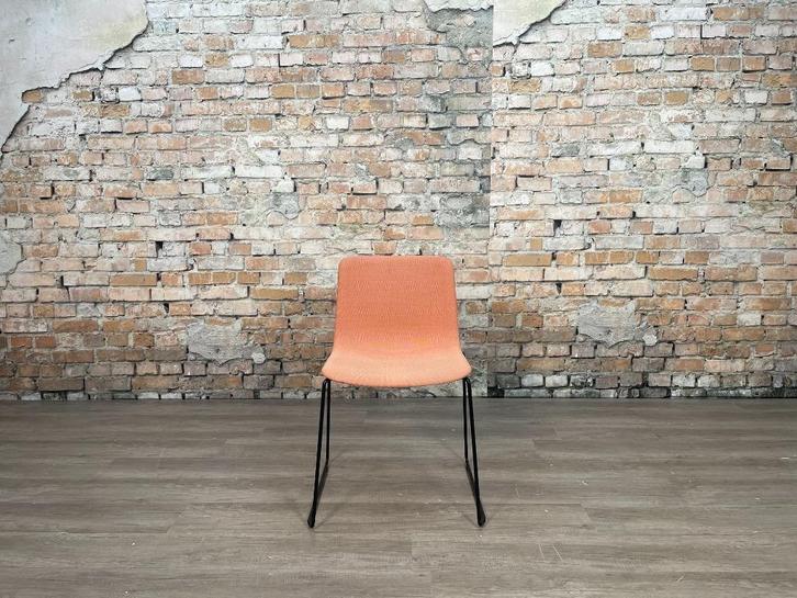 Fredericia Pato Sledge bij TheReSales, Huis en Inrichting, Stoelen, Zo goed als nieuw, Twee, Metaal, Stof, Overige kleuren, Ophalen of Verzenden