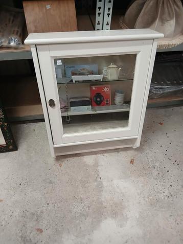 Leuk wit kastje - 73x60x16 cm beschikbaar voor biedingen