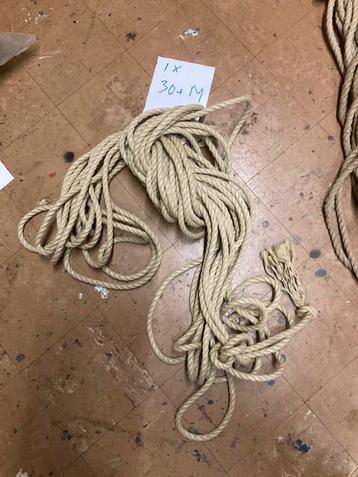 Partij gebruikt polyester touw geslagen, beige 12mm dik. beschikbaar voor biedingen