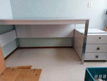 Formica bureau met ladeblok - MOET WEG
 beschikbaar voor biedingen