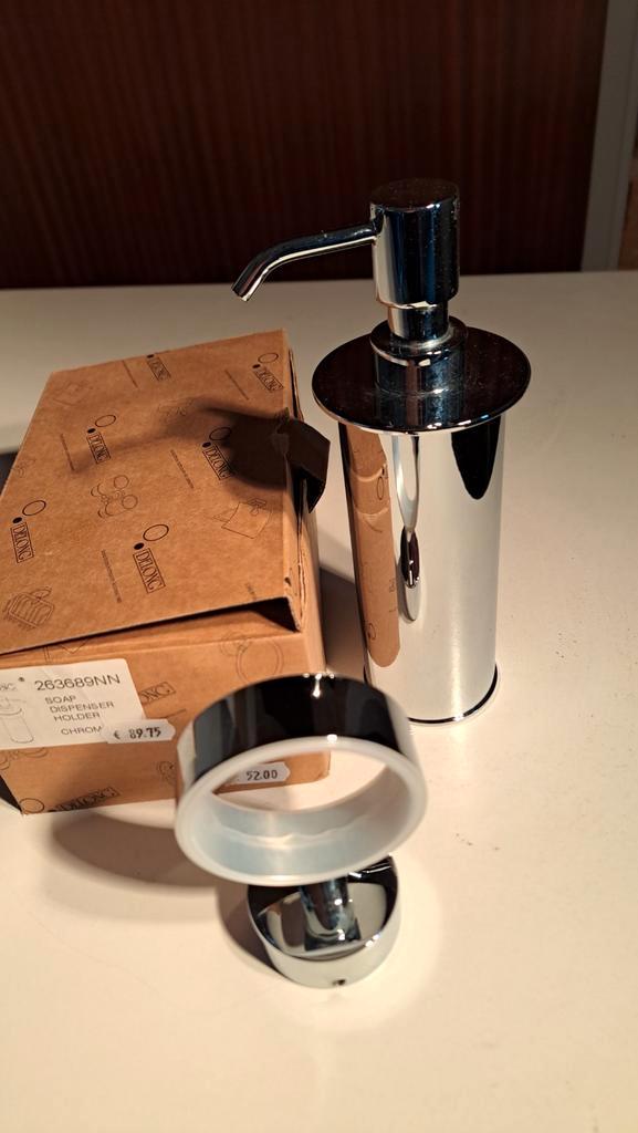 Zeepdispenser met houder - Chroom - Nieuwstaat, Huis en Inrichting, Badkamer | Badtextiel en Accessoires, Nieuw, Overige typen