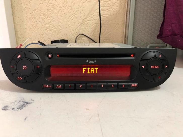 COMPLETE ORIGINEEL FIAT 500 RADIO CD AUX zwart, Auto diversen, Autoradio's, Zo goed als nieuw, Ophalen of Verzenden