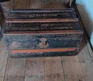 Oude kist, scheepskist reiskist antiek leuk als salontafel  beschikbaar voor biedingen