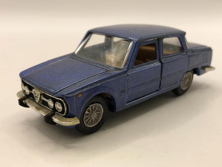 Mebetoys A3 Alfa Romeo Giulia Nuova bandjes vast -MATIG- M26, Hobby en Vrije tijd, Modelauto's | 1:43, Gebruikt, Auto, Overige merken