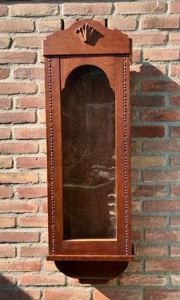 Lege eiken kast voor een gewichten regulateur beschikbaar voor biedingen