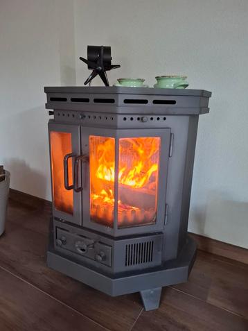 Vrijstaande Houtkachel met Glasdeuren beschikbaar voor biedingen
