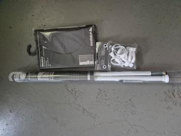 Douchegordijn met klemstang beschikbaar voor biedingen