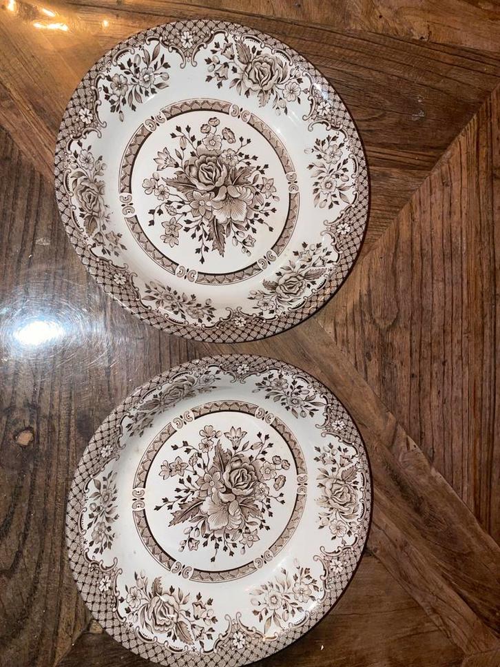 2 Vintage Kew Gardens Borden - old inss roses, Huis en Inrichting, Keuken | Servies, Gebruikt, Bord(en), Overige stijlen, Aardewerk