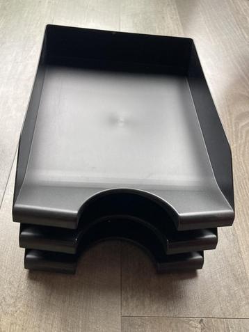 3 brievenbakken (34 x 24 cm) beschikbaar voor biedingen